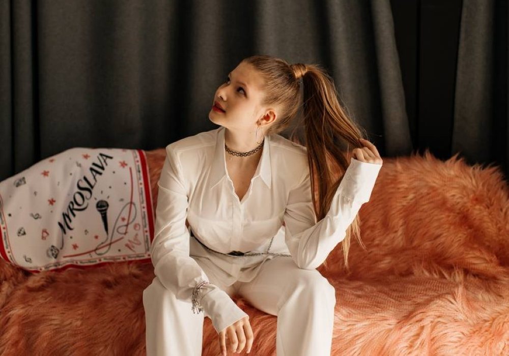 Українська співачка MyroSlava випустила дебютний трек «Make It Alone», який уже оцінили на Eurovision Pre-Party у Лондоні