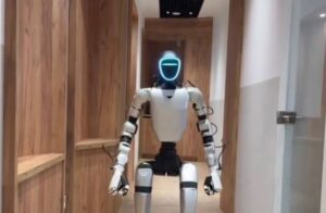 Люкс ФМ показав перші кадри гуманоїда, який працюватиме на радіостанції