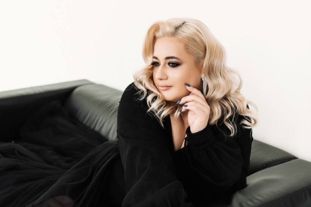«Я все одно обираю тебе»: ALESIA M представила нову пісню про справжнє кохання