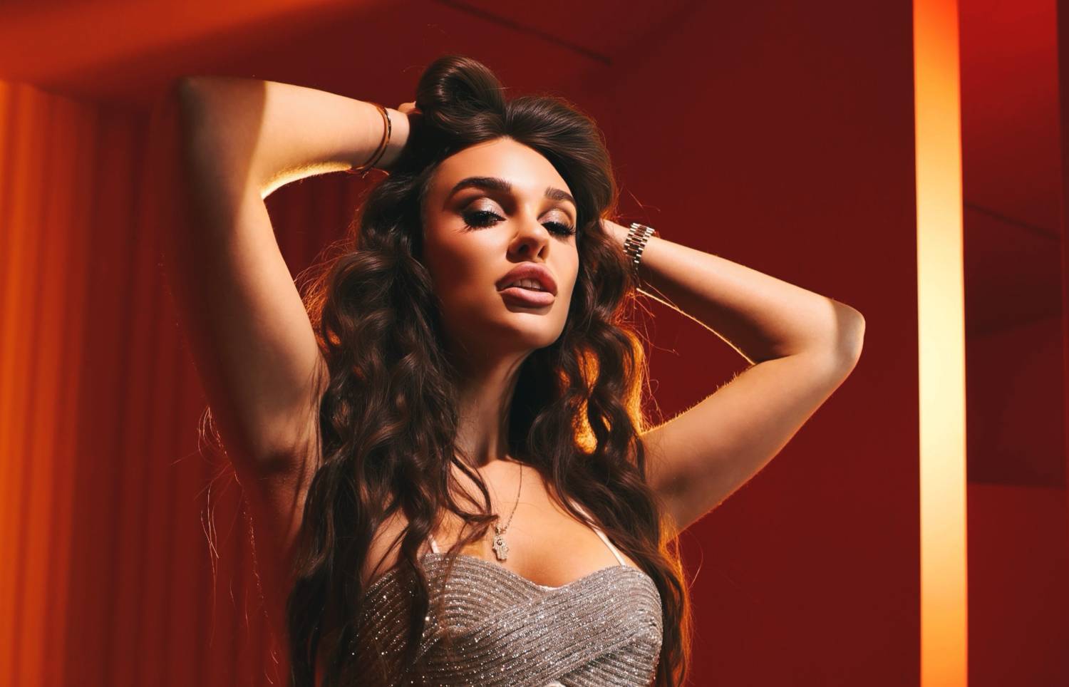 Балі, Cartier і високі стандарти: Alina Feels перетворила сучасні стосунки на трек «Mon amie»