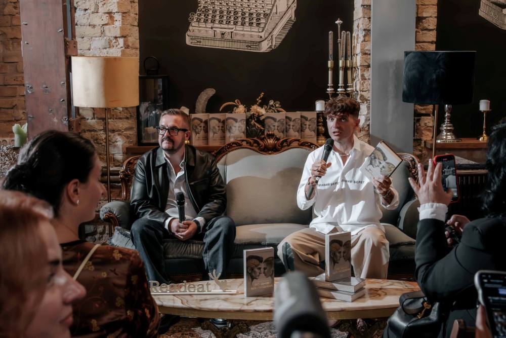 Олександр Пономарьов випустив перший роман «30 днів: ШІ-людина» та зібрав 80 тисяч для «Азову»