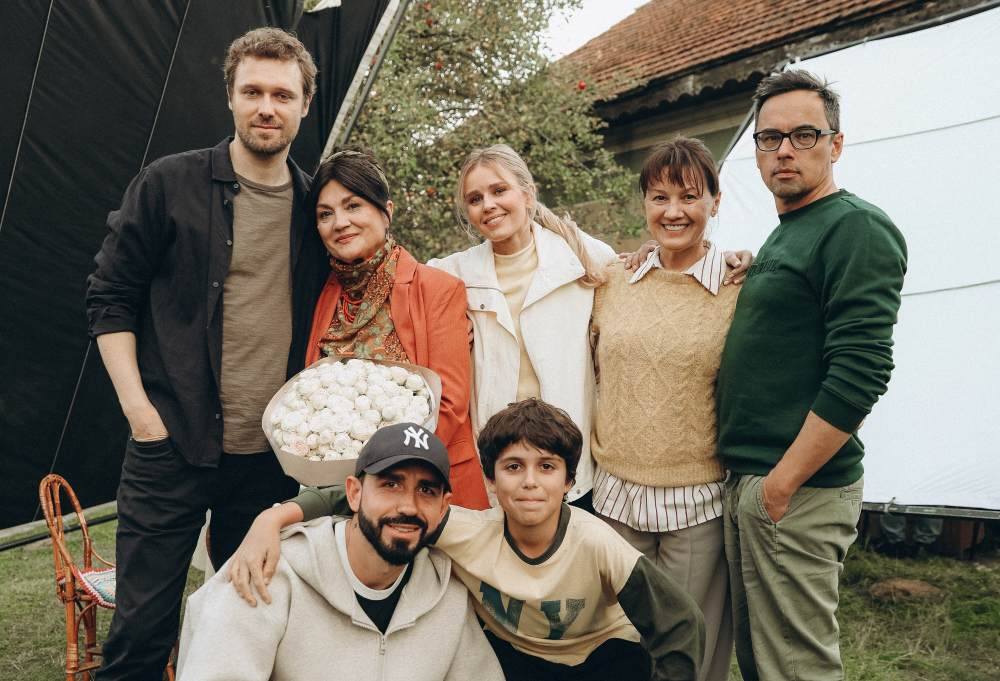 Ольга й Наталя Сумські, Ірма Вітовська, Олеся Жураківська та Дар’я Петрожицька зіграють у «НУ МАМ»